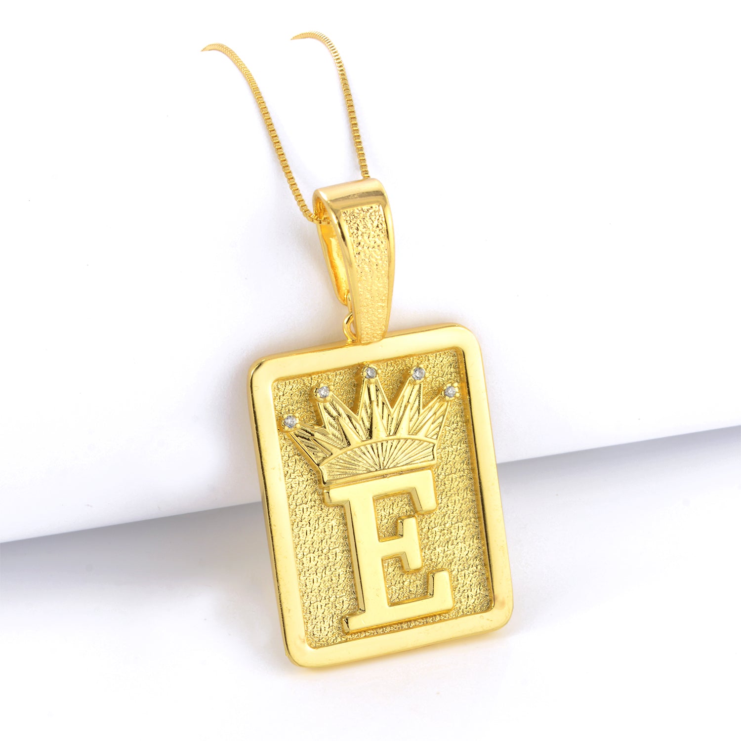 Pingente Plaquinha De Letra Cravejado 4x3cm Banhado A Ouro 18k