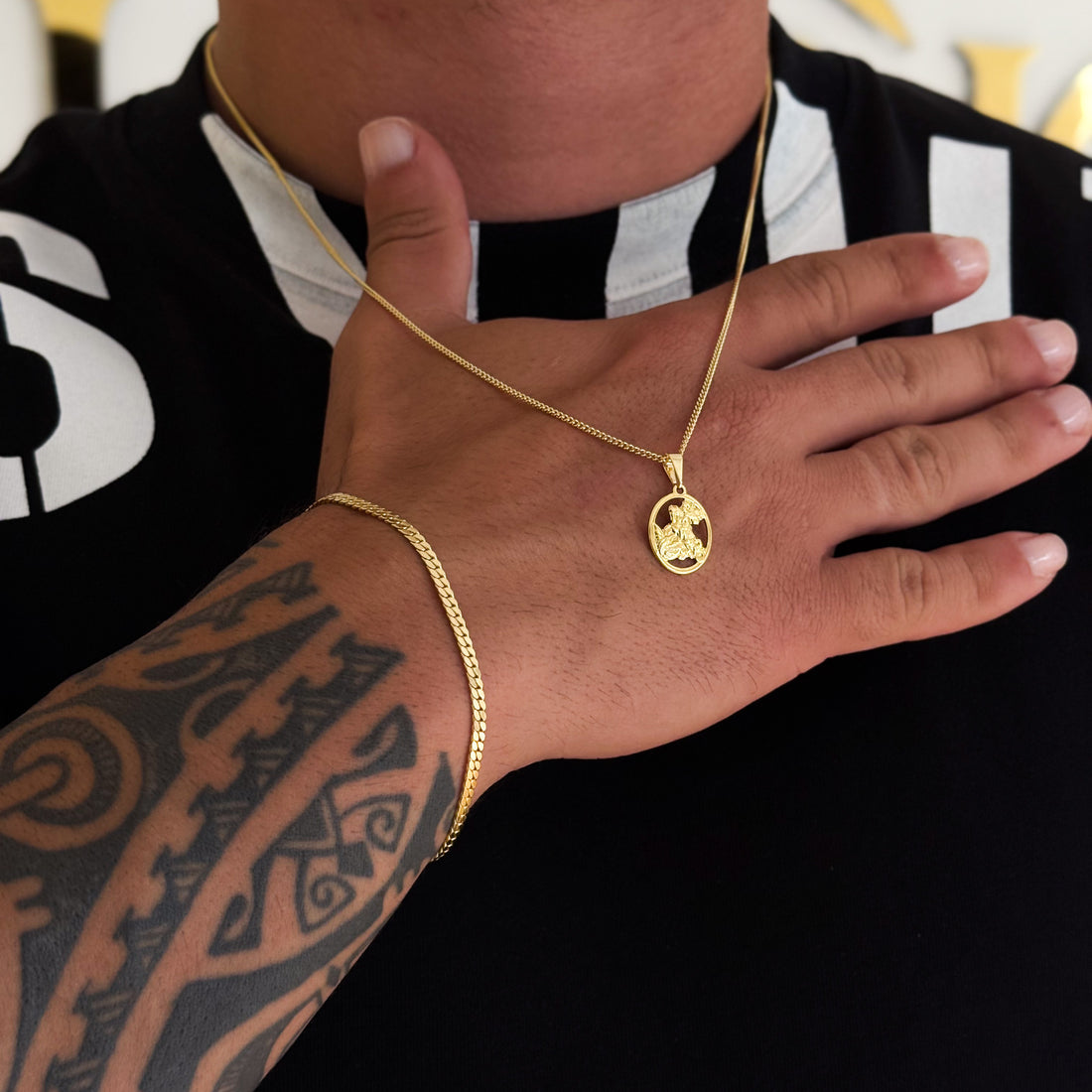 Colar Plaquinha Oval São Jorge Vazado - Corrente Grumet e Pulseira Grumet Flat Banhado A Ouro 18k