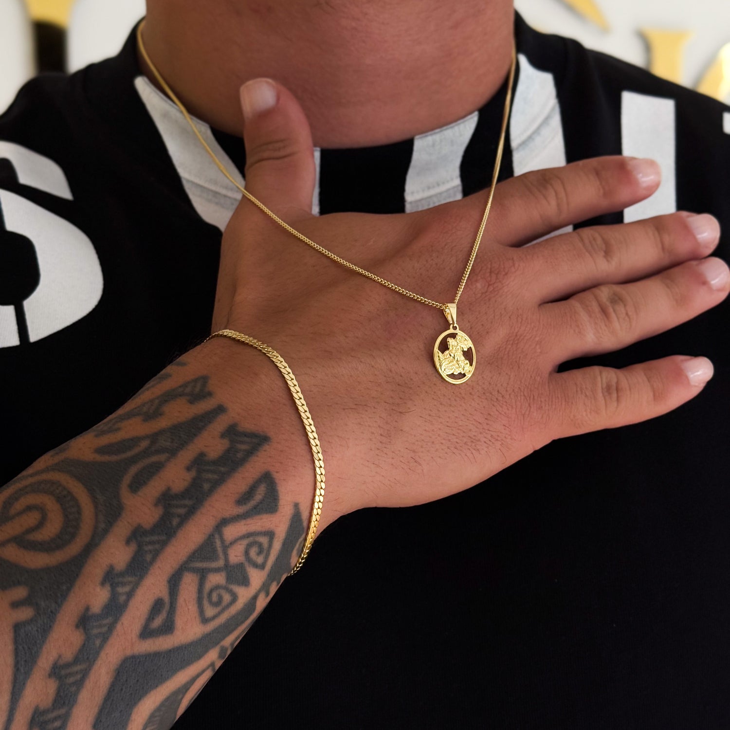 Colar Plaquinha Oval São Jorge Vazado - Corrente Grumet e Pulseira Grumet Flat Banhado A Ouro 18k