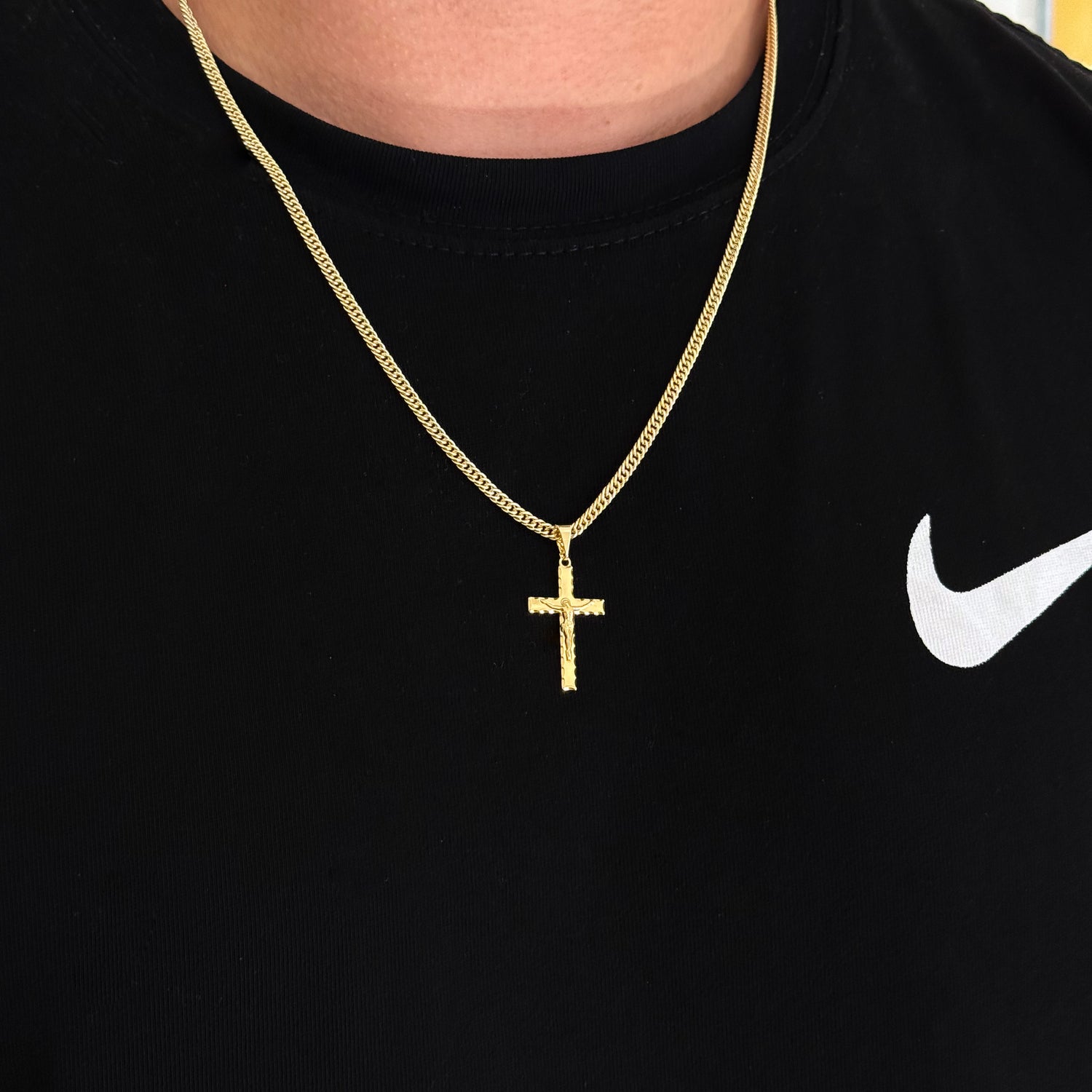 Colar Crucifixo Jesus Na Cruz 3D - Corrente Lacraia Banhado A Ouro 18k