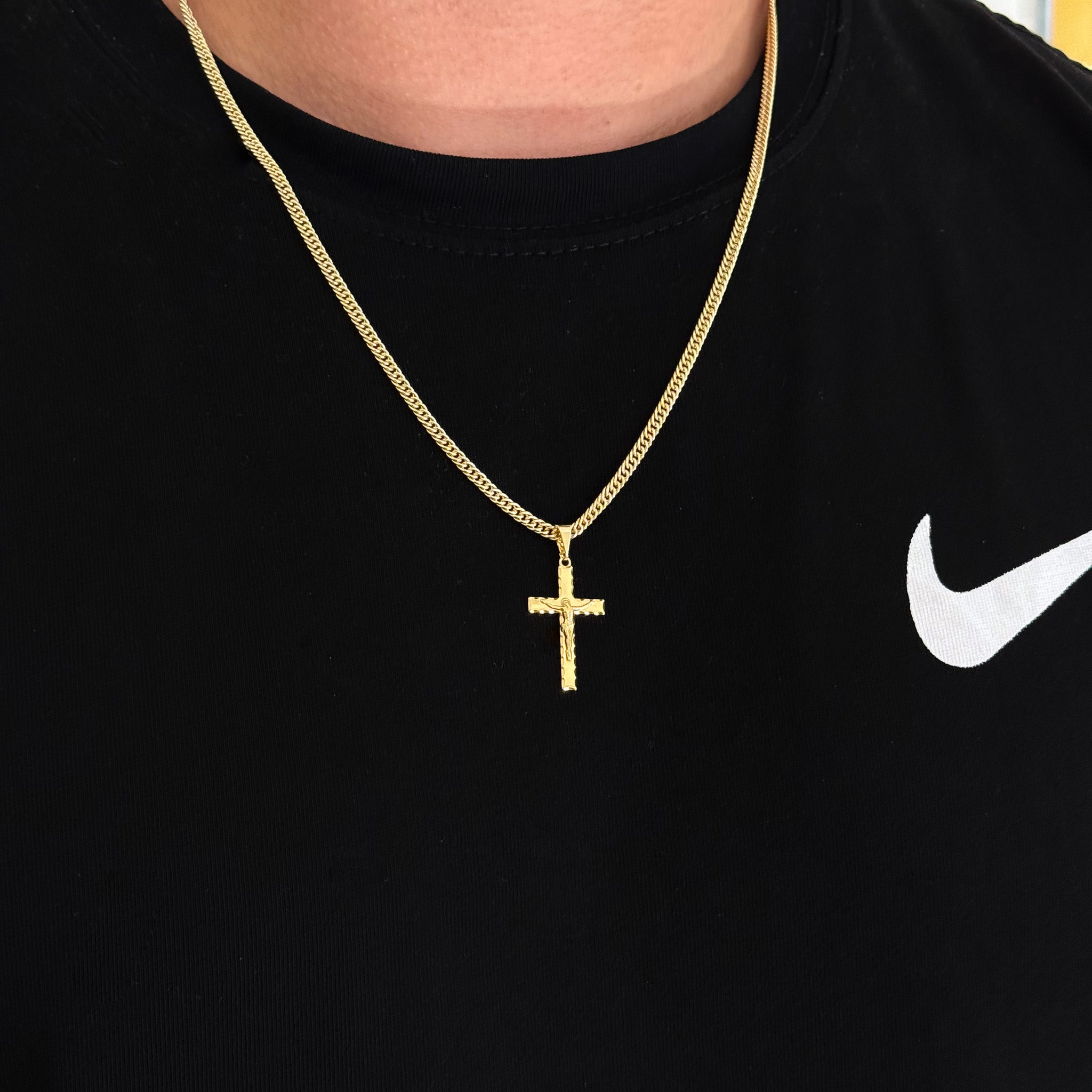 Colar Crucifixo Jesus Na Cruz 3D - Corrente Lacraia Banhado A Ouro 18k