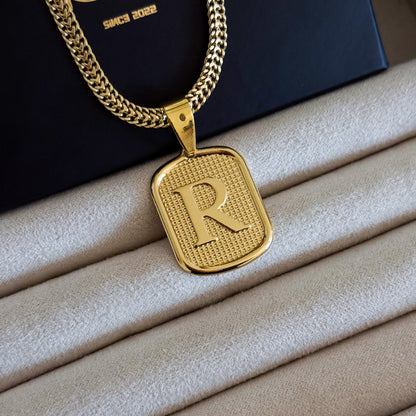 Colar Plaquinha De Letra - Corrente Grumet Dupla Banhado A Ouro 18k