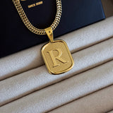 Colar Plaquinha De Letra - Corrente Grumet Dupla Banhado A Ouro 18k