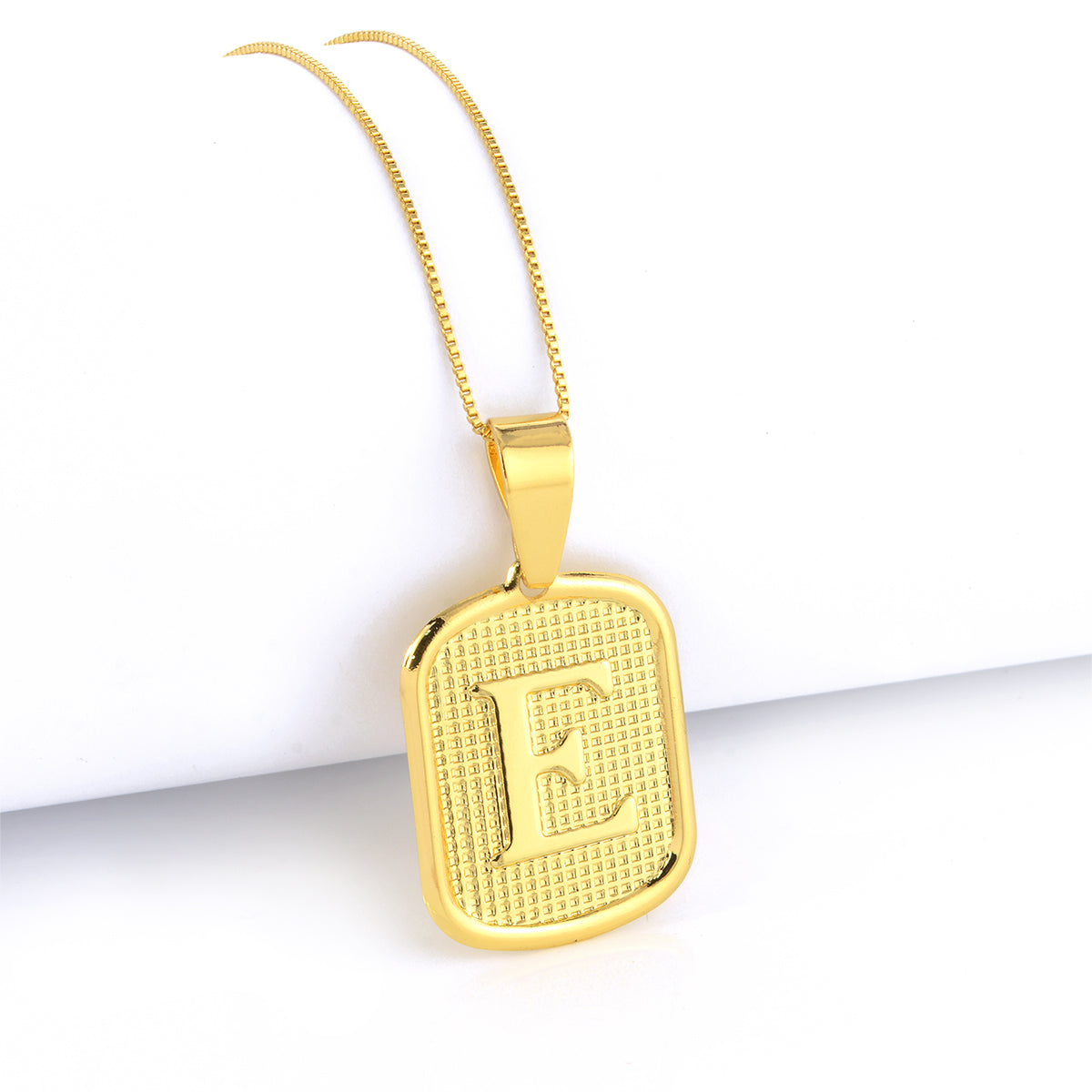 Pingente Plaquinha De Letra 3x2,2cm Banhado A Ouro 18k