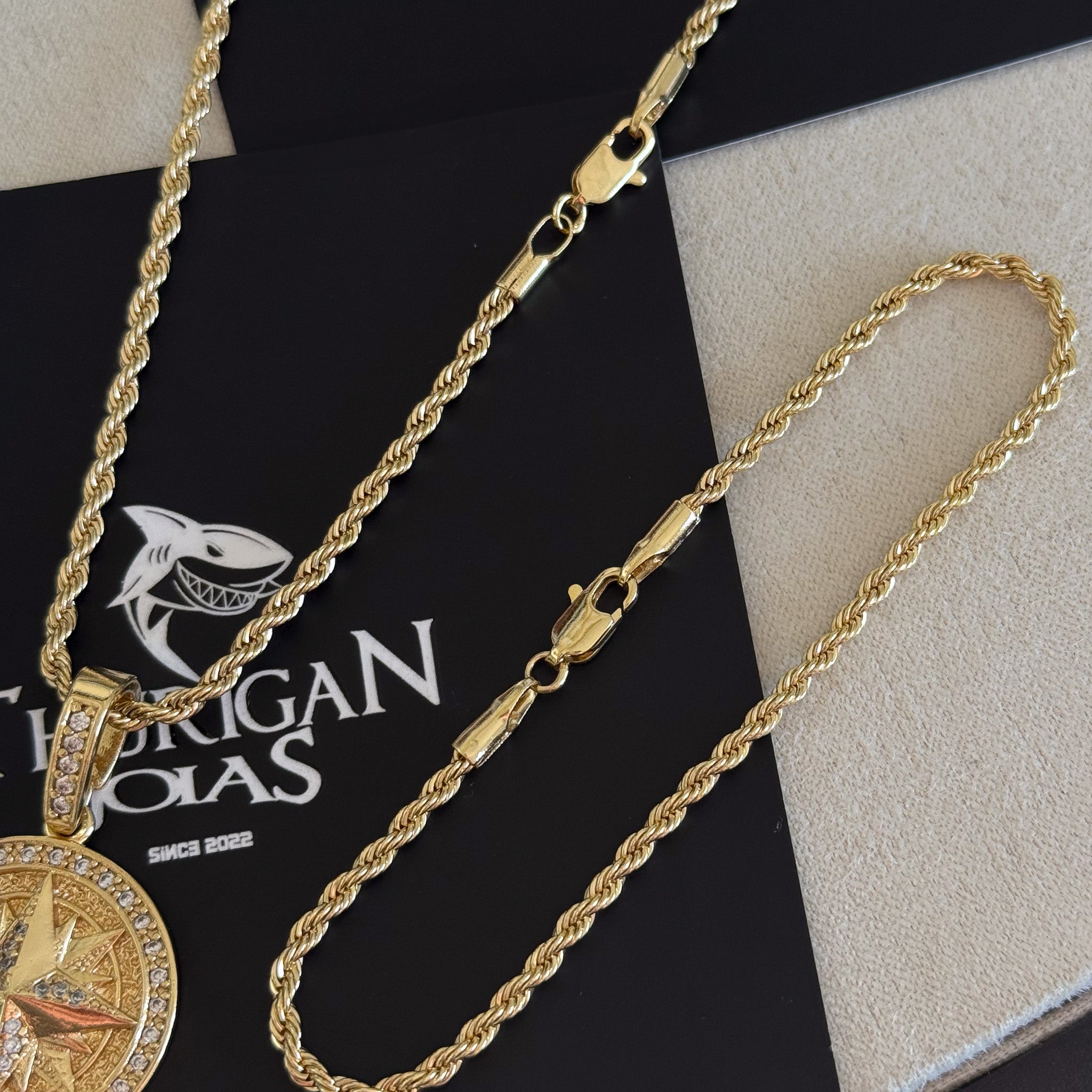 Colar Medalha Rosa Dos Ventos Cravejado P - Corrente e Pulseira Baiana Banhado A Ouro 18k