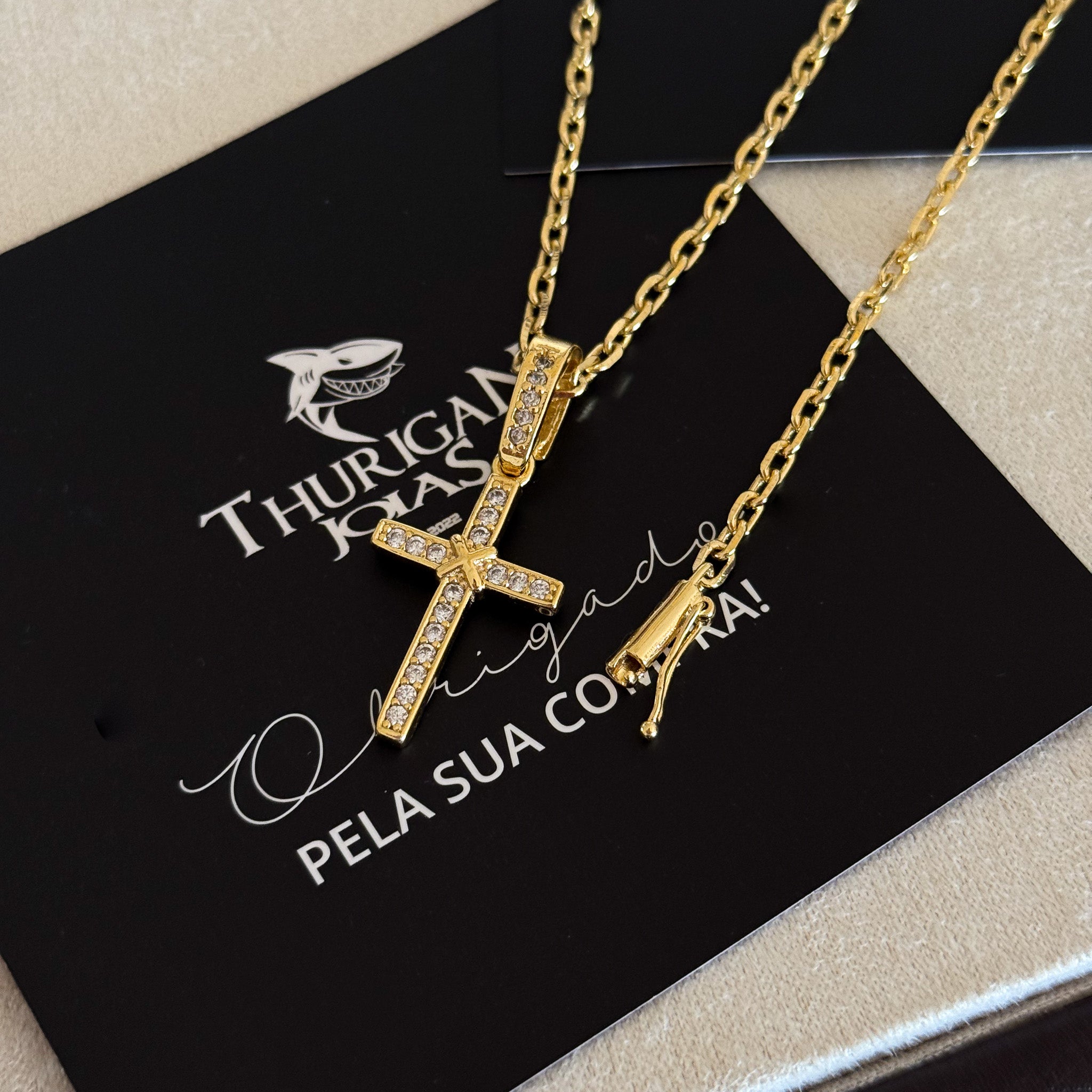 Colar Crucifixo Amarrado Cravejado - Corrente e Pulseira Cadeado 2mm Banhado A Ouro 18k