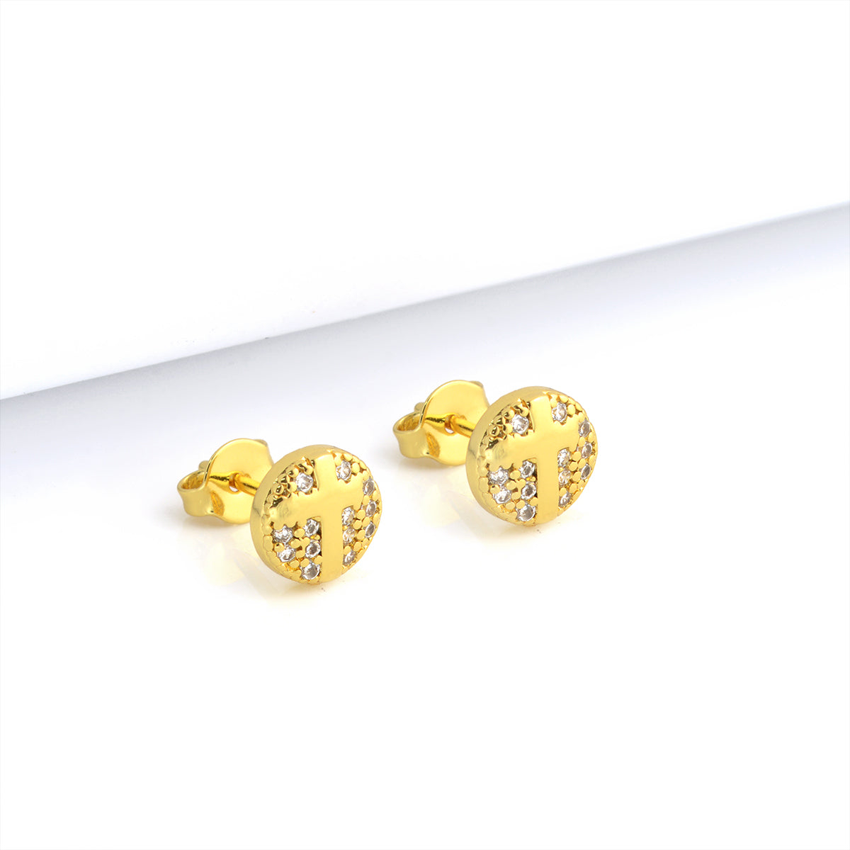 Brinco Crucifixo Redondo Cravejado Banhado A Ouro 18k