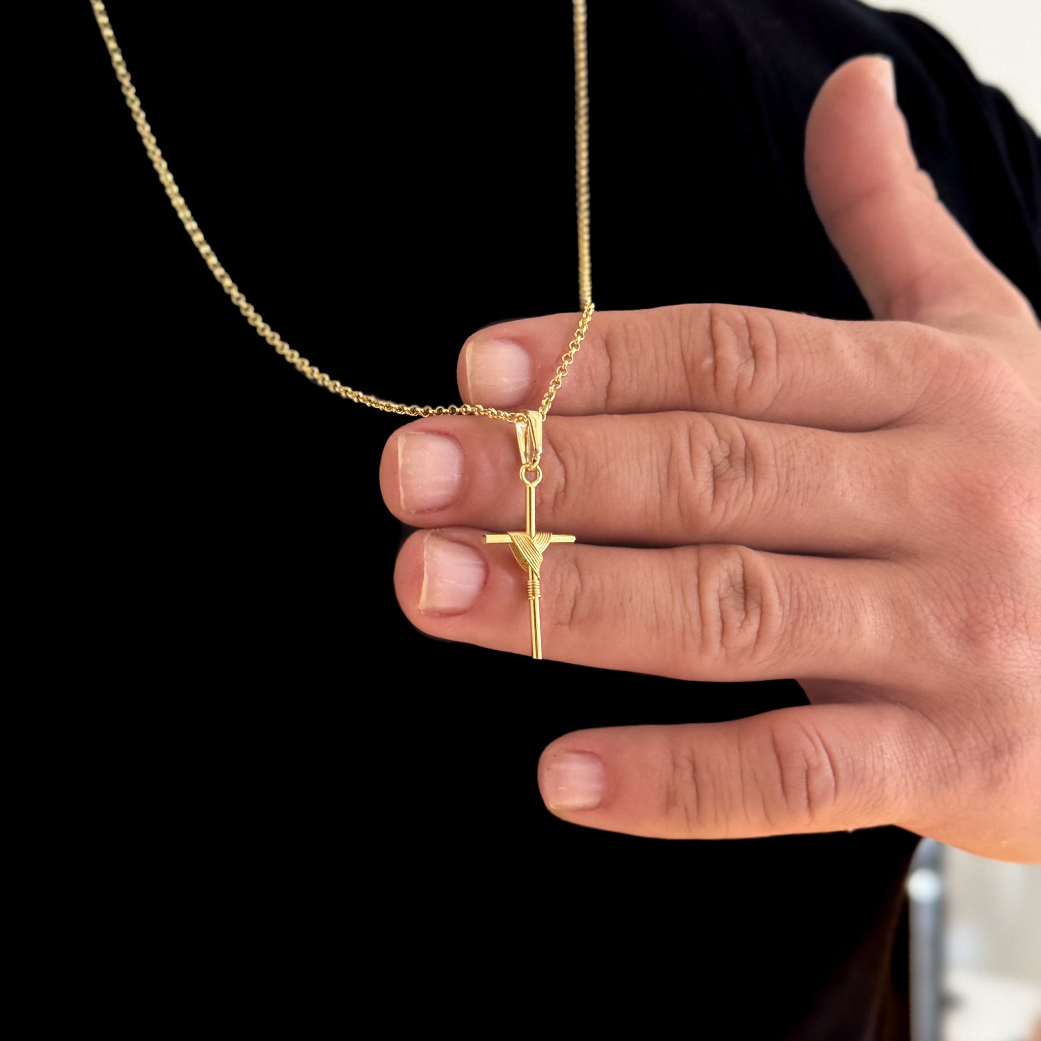 Colar Crucifixo Palito P - Corrente e Pulseira Elo Português Banhado A Ouro 18k