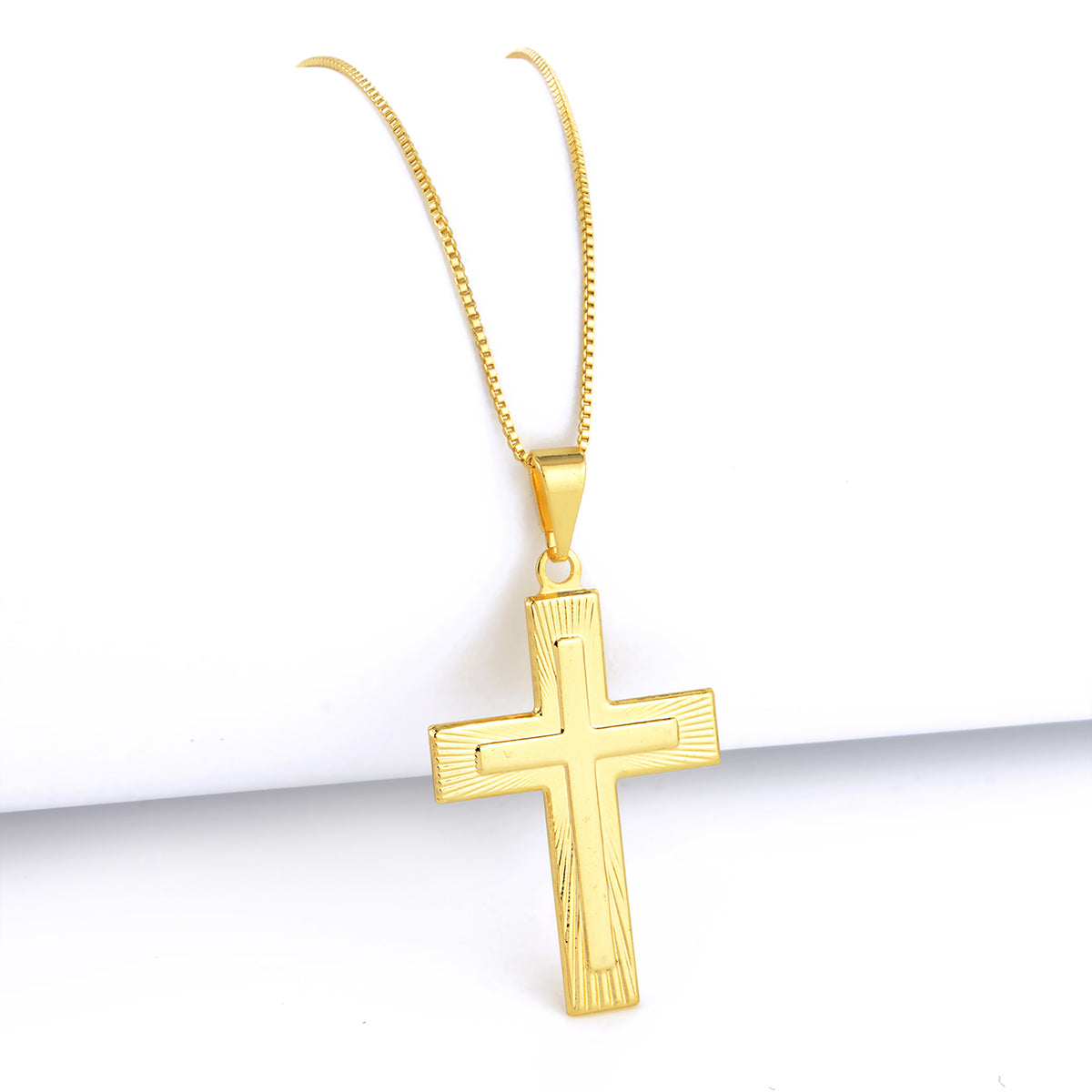 Pingente Crucifixo Em Alto Relevo 3,5x2cm Banhado A Ouro 18k