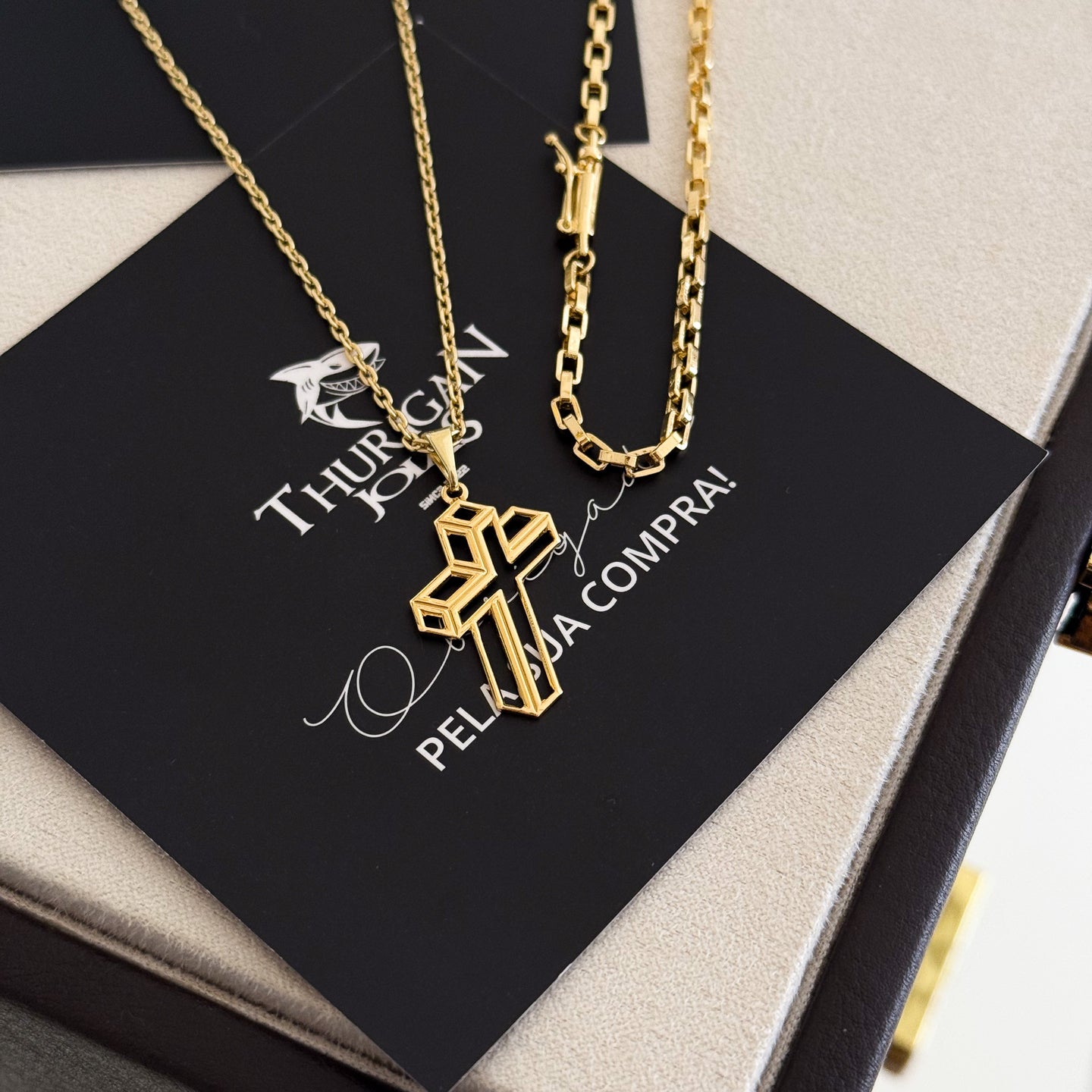 Colar Crucifixo 3D - Corrente Cadeado e Pulseira Veneziana Banhado A Ouro 18k