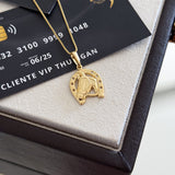Pingente Ferradura Cavalo Vazado 2x1,5cm Banhado A Ouro 18k