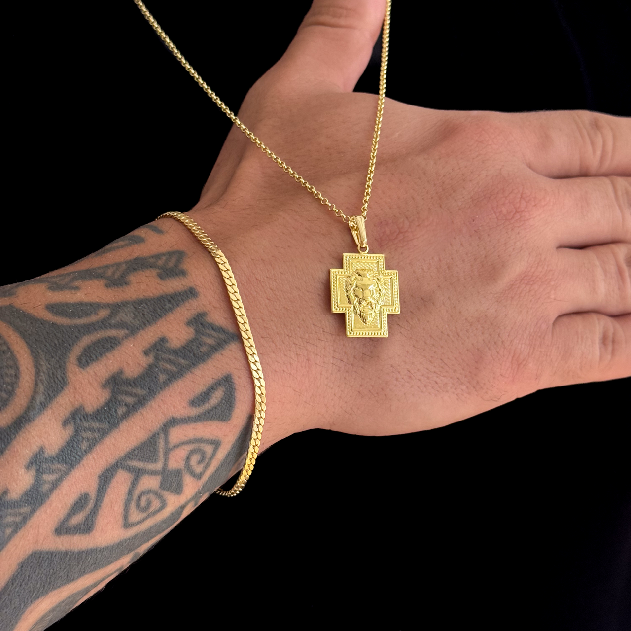 Colar Crucifixo Leão de Judá - Corrente Elo Português e Pulseira Grumet Flat 3mm Banhado A Ouro 18k