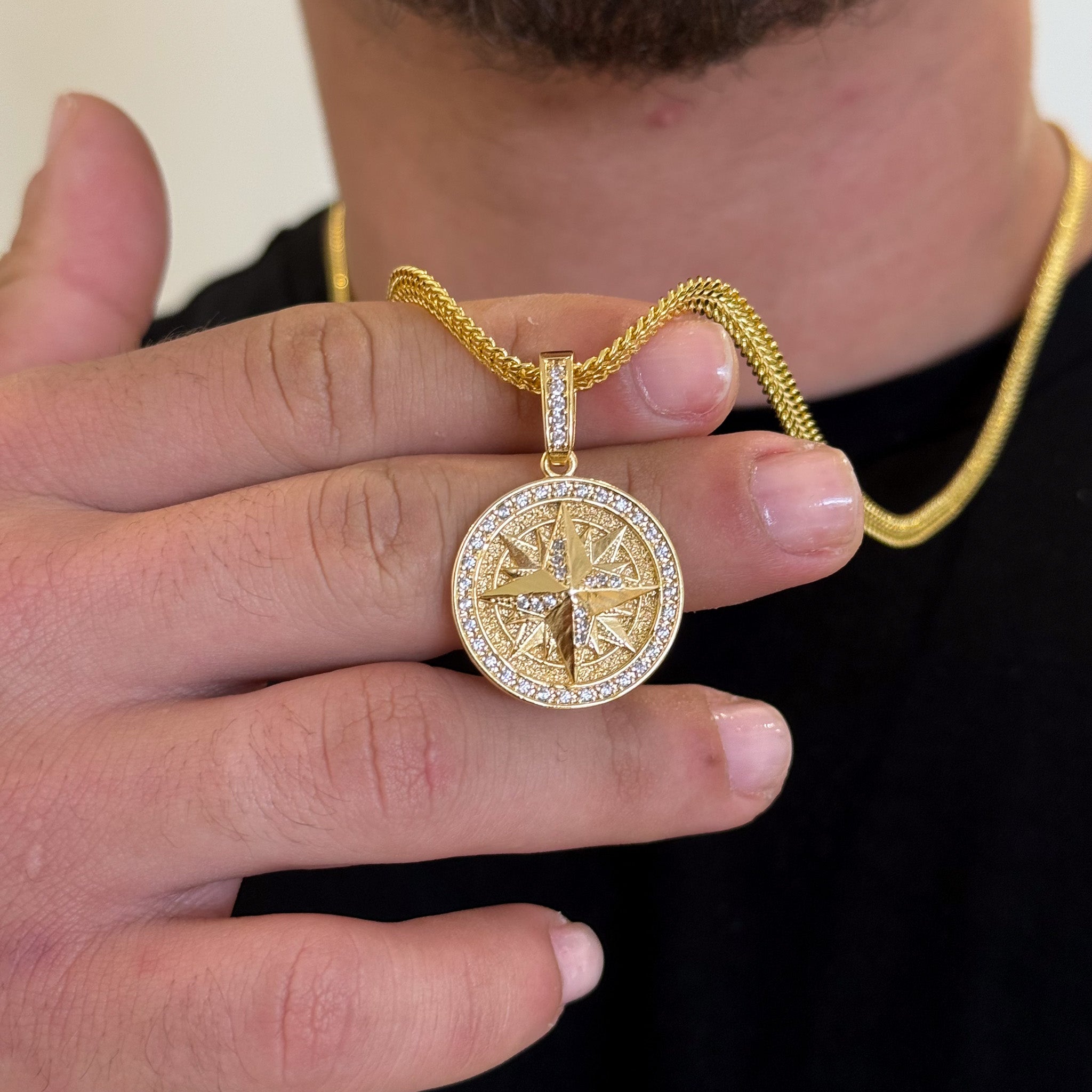 Colar Medalha Rosa Dos Ventos Cravejado P - Corrente Grumet Dupla Banhado A Ouro 18k