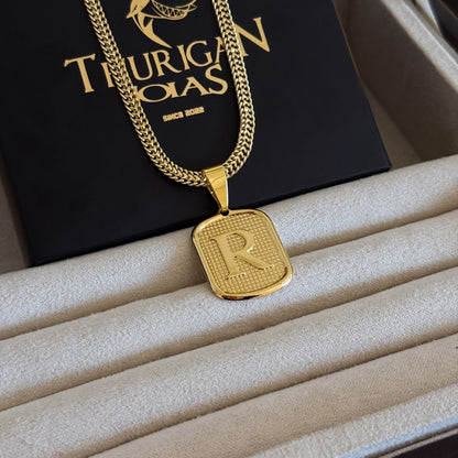 Colar Plaquinha De Letra - Corrente Grumet Dupla Banhado A Ouro 18k