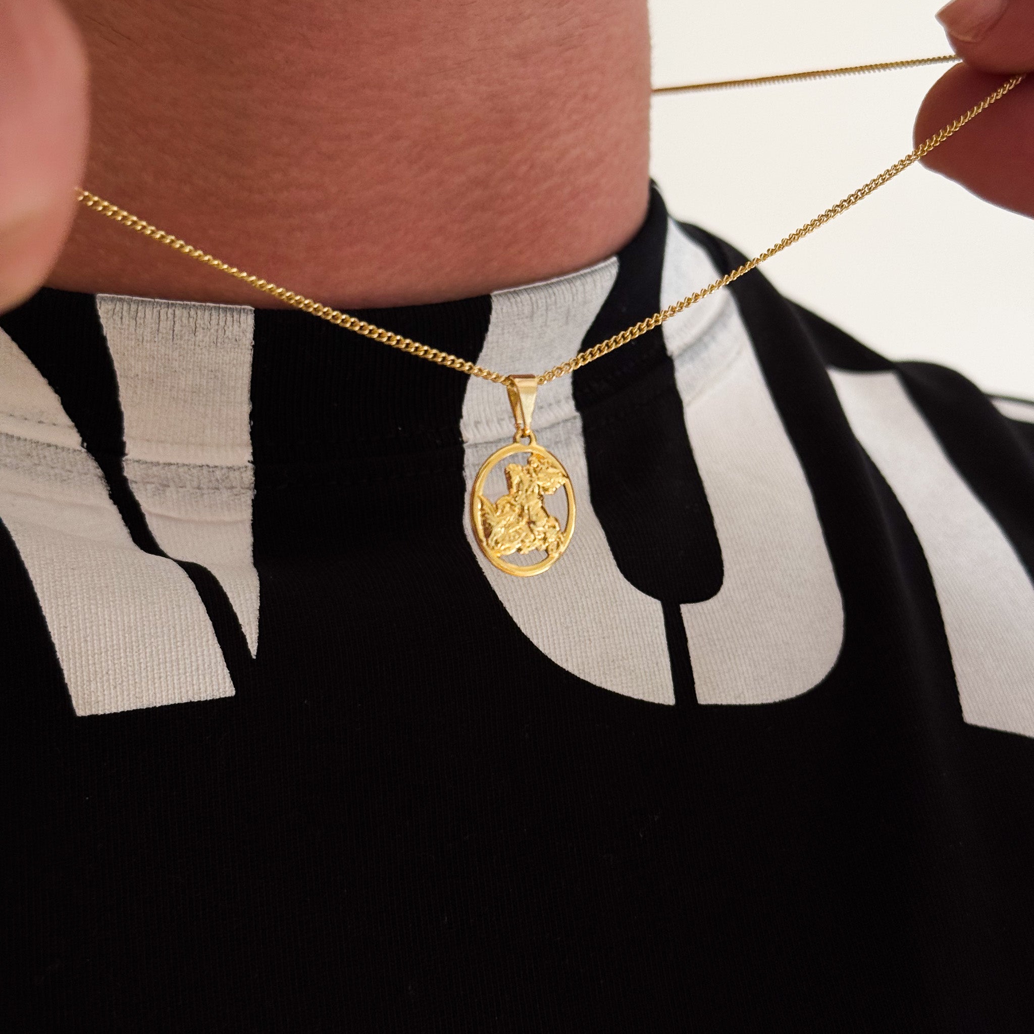 Colar Plaquinha Oval São Jorge Vazado - Corrente Grumet e Pulseira Grumet Flat Banhado A Ouro 18k