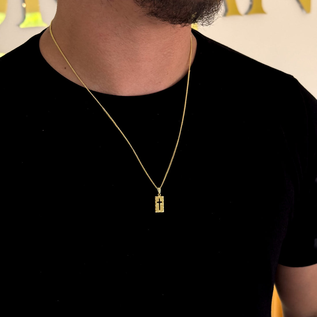 Colar Plaquinha Crucifixo Vazado - Corrente Grumet Banhado A Ouro 18k