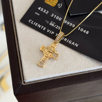 Pingente Crucifixo Face de Cristo Detalhado Cravejado P 2,5x1,5cm Banhado A Ouro 18k