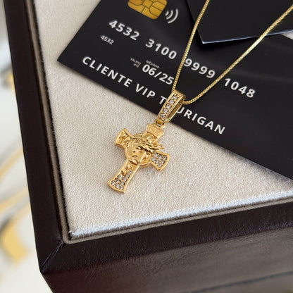Pingente Crucifixo Face de Cristo Detalhado Cravejado P 2,5x1,5cm Banhado A Ouro 18k