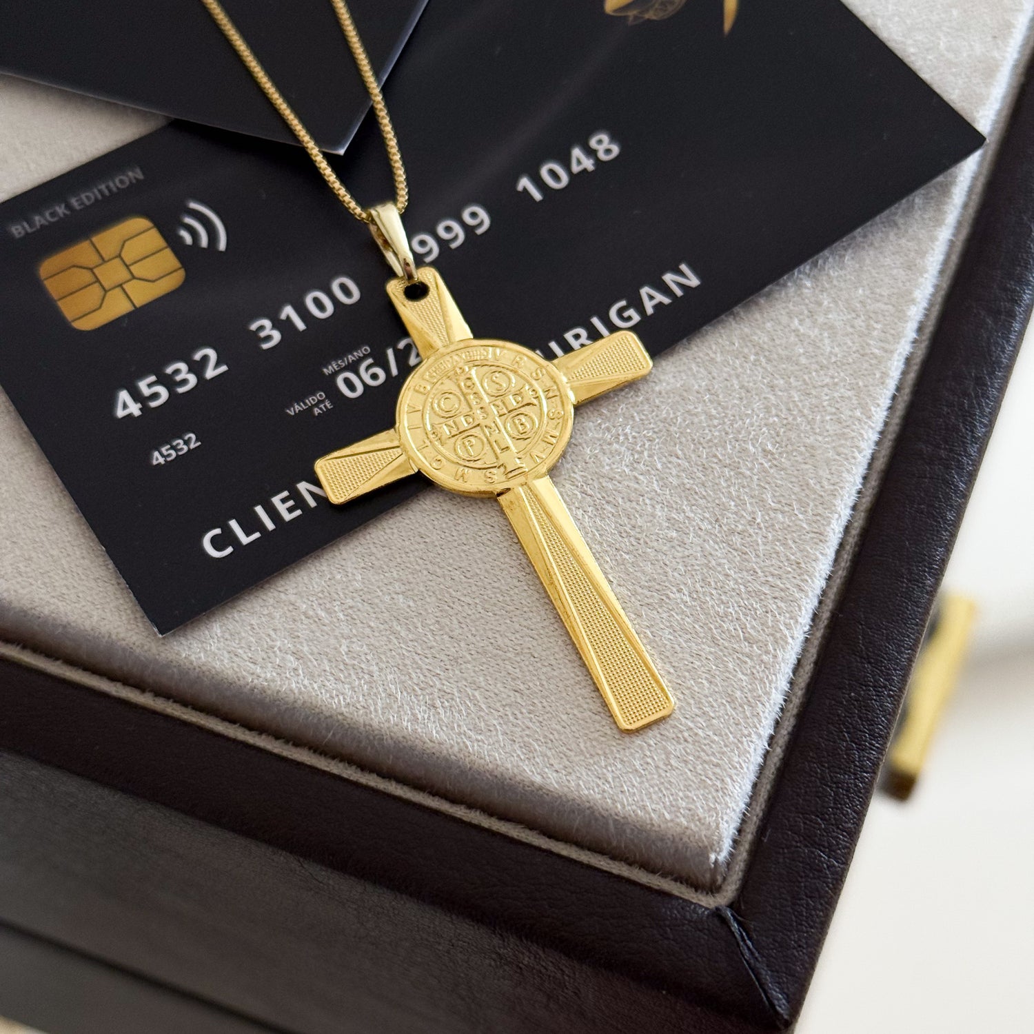 Pingente Crucifixo Com Medalha De São Bento 5x3,2cm Banhado A Ouro 18k