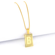 Pingente Plaquinha de Letra 2x1,3cm Banhado A Ouro 18k