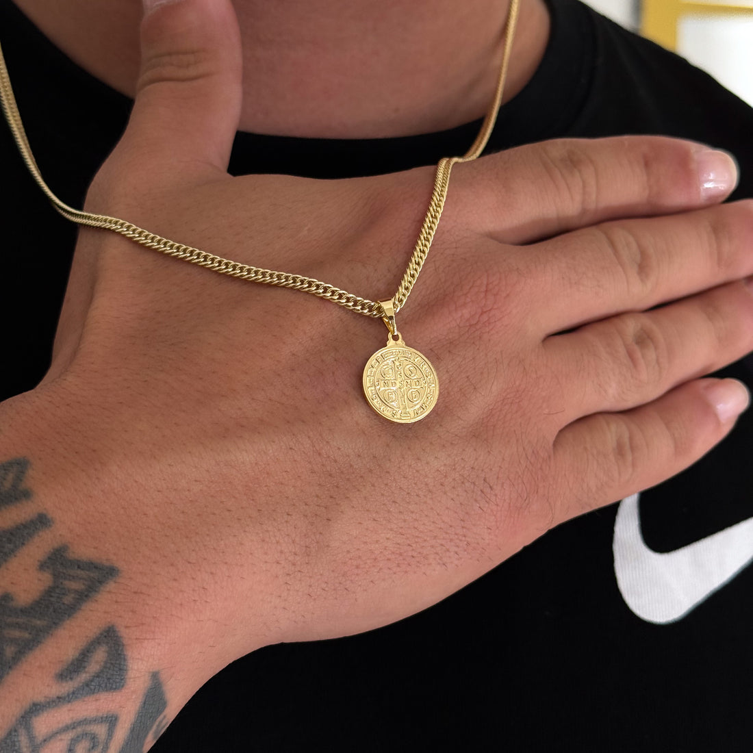 Colar Medalha De São Bento - Corrente Lacraia Banhado A Ouro 18k