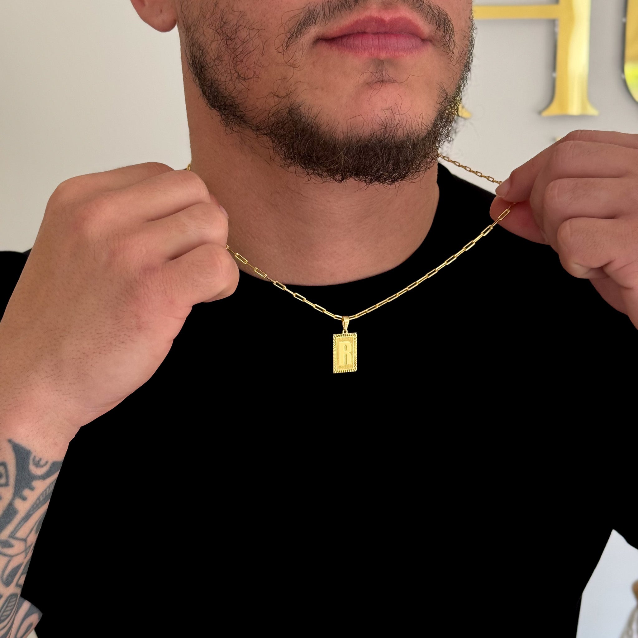 Colar Plaquinha De Letra - Corrente Cadeado Alongado Banhado A Ouro 18k