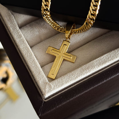 Colar Crucifixo Em Alto Relevo - Corrente Lacraia Banhado A Ouro 18k