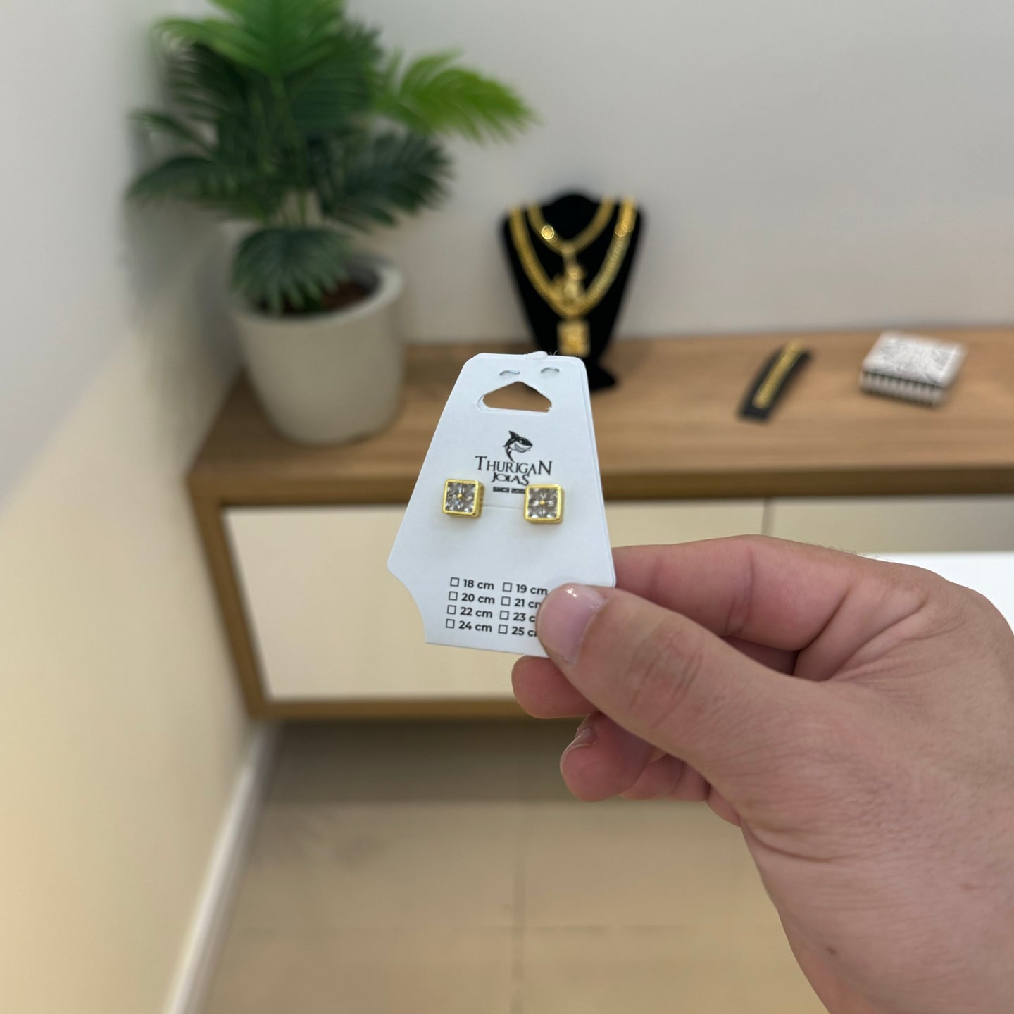 Brinco Ponto de Luz Quadrado Banhado A Ouro 18k