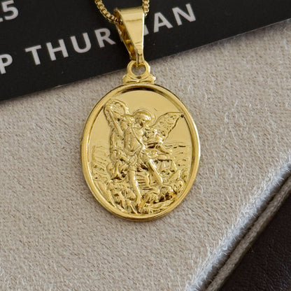Pingente Plaquinha Oval São Miguel Arcanjo 2x1,5cm Banhado A Ouro 18k