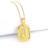 Pingente Plaquinha De Letra 3x2,2cm Banhado A Ouro 18k