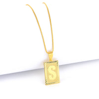 Pingente Plaquinha de Letra 2x1,3cm Banhado A Ouro 18k