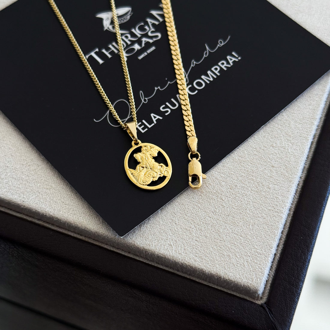 Colar Plaquinha Oval São Jorge Vazado - Corrente Grumet e Pulseira Grumet Flat Banhado A Ouro 18k