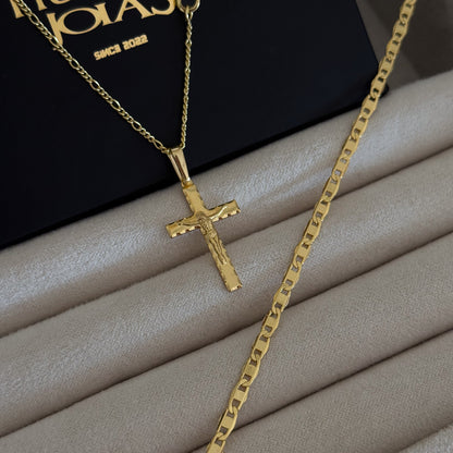 Colar Crucifixo Jesus Na Cruz 3D - Corrente 3 Por 1 Fígaro e Pulseira Piastrine Banhado A Ouro 18k