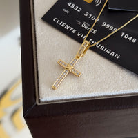Pingente Crucifixo Amarrado Cravejado 2,5x1,5cm Banhado a Ouro 18k