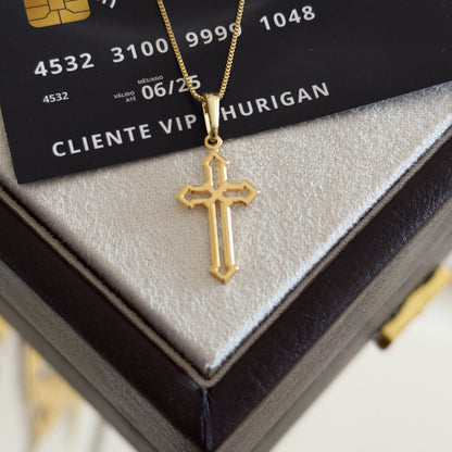 Pingente Crucifixo Detalhado Vazado 3x1,5cm Banhado A Ouro 18k