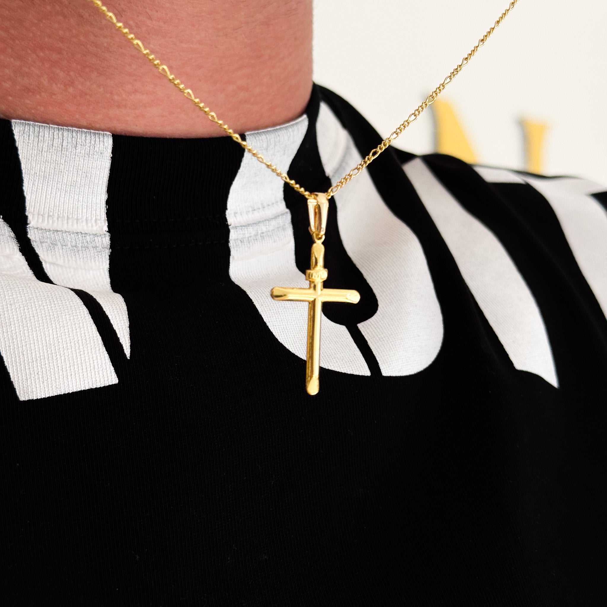 Colar Crucifixo Palito Liso Inri - Corrente 3 Por 1 Fígaro e Pulseira Baiana Banhado A Ouro 18k