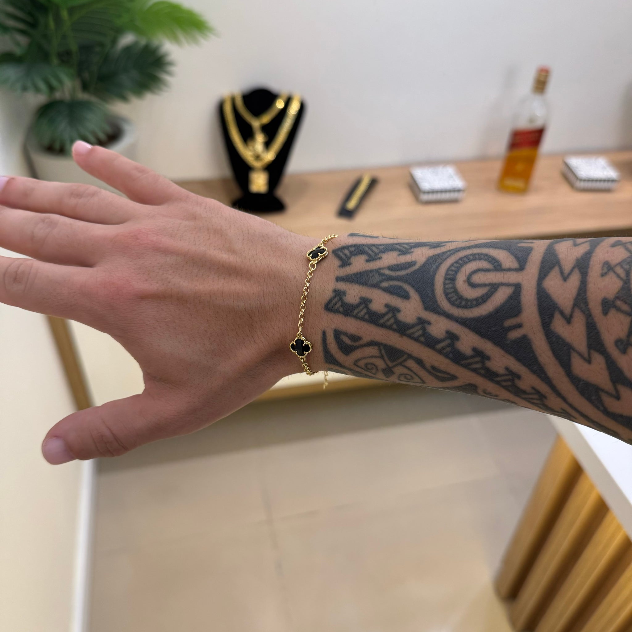 Pulseira Elo Português 2mm Trevo Ônix Banhado A Ouro 18k