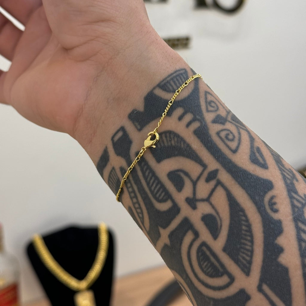 Kit Corrente e Pulseira 3 por 1 Fígaro 1,5mm Fecho Lagosta Banhado A Ouro 18k