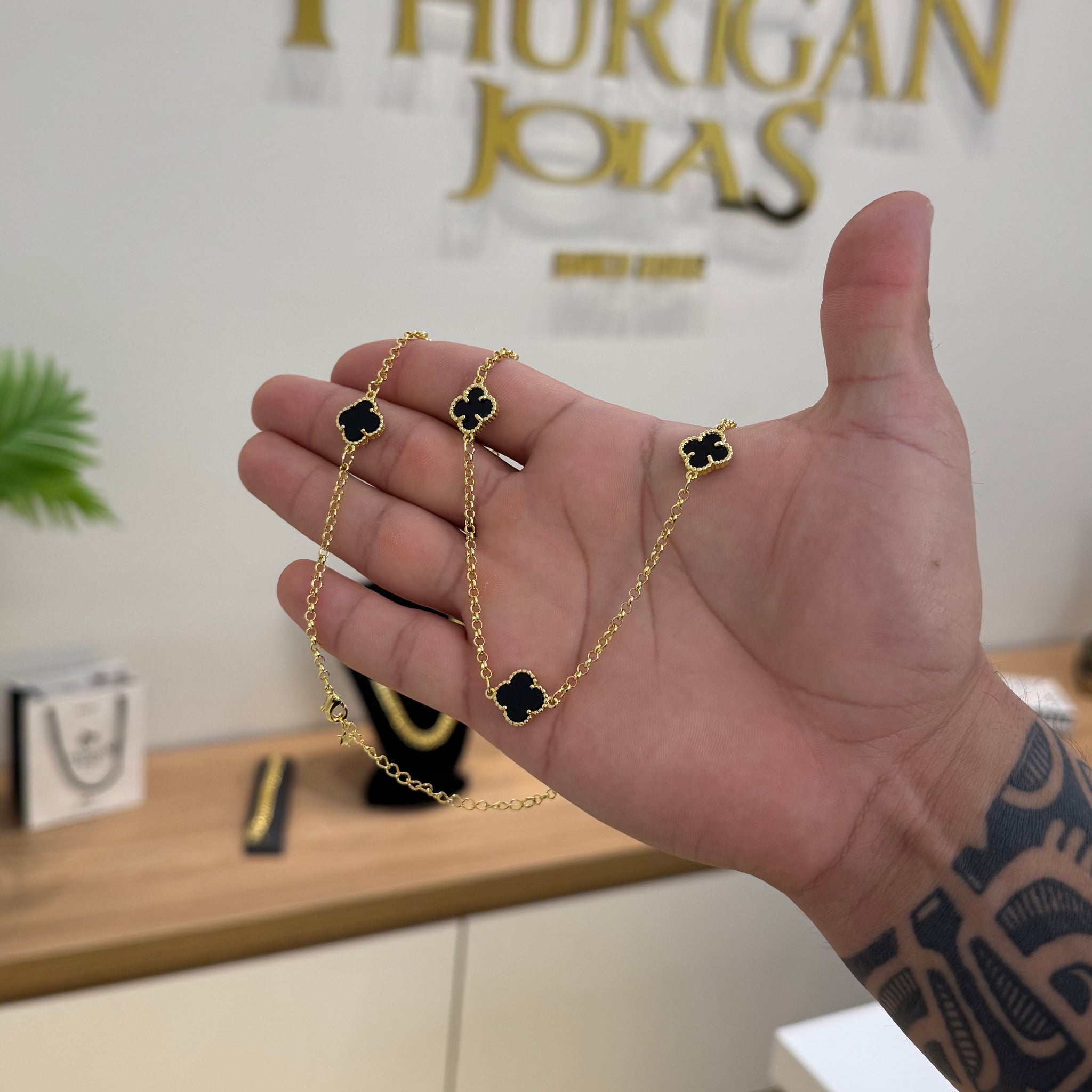 Corrente Elo Português 2mm Trevo Ônix Banhado A Ouro 18k