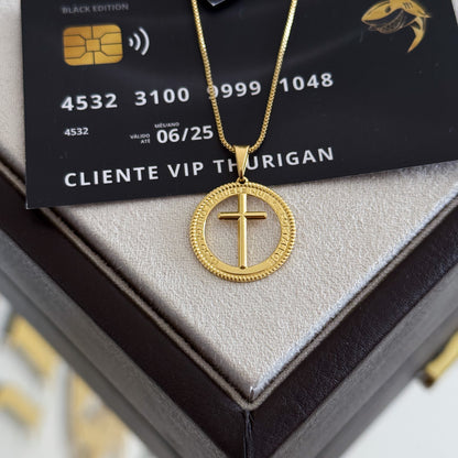 Pingente Medalha Com Crucifixo 2x2cm Banhado A Ouro 18k
