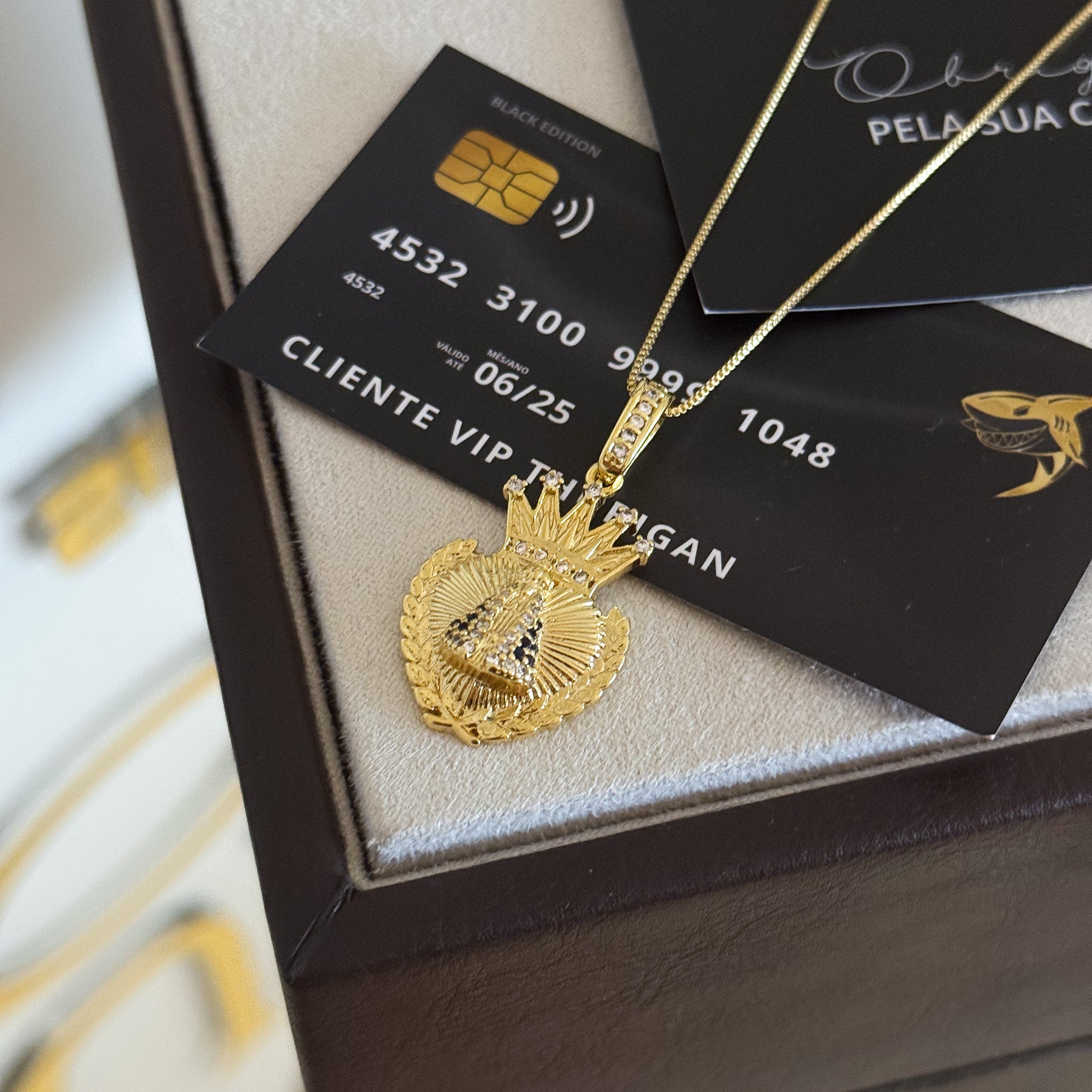 Pingente Coração N. Sra. Aparecida Cravejado P 3x2cm Banhado A Ouro 18k