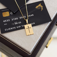 Pingente Plaquinha Crucifixo Vazado 2,0x1,7cm Banhado A Ouro 18k