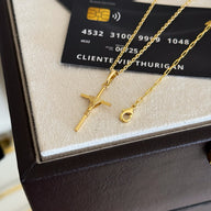Colar Crucifixo Palito P - Corrente Cadeado e Pulseira Cadeado Alongado Banhado A Ouro 18k