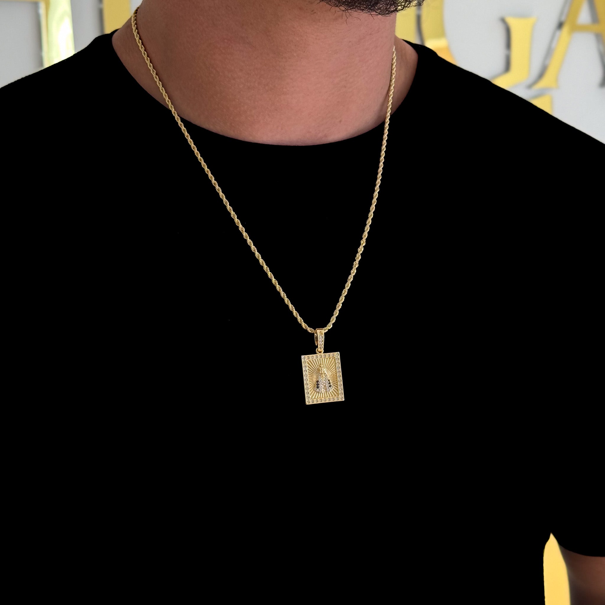 Colar Plaquinha N. Sra. Aparecida Detalhado Cravejado P - Corrente e Pulseira Baiana Banhado A Ouro 18k