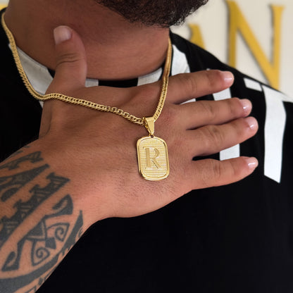 Colar Plaquinha De Letra - Corrente Lacraia 4mm Banhado A Ouro 18k