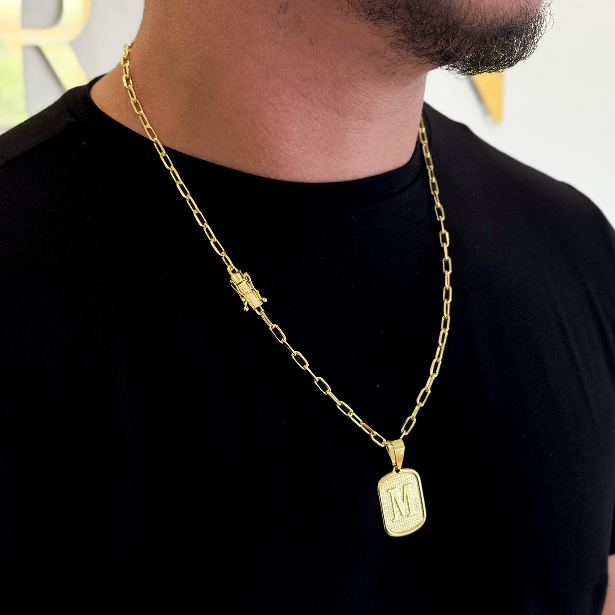 Colar Plaquinha De Letra - Corrente Cadeado Alongado 4mm Banhado A Ouro 18k