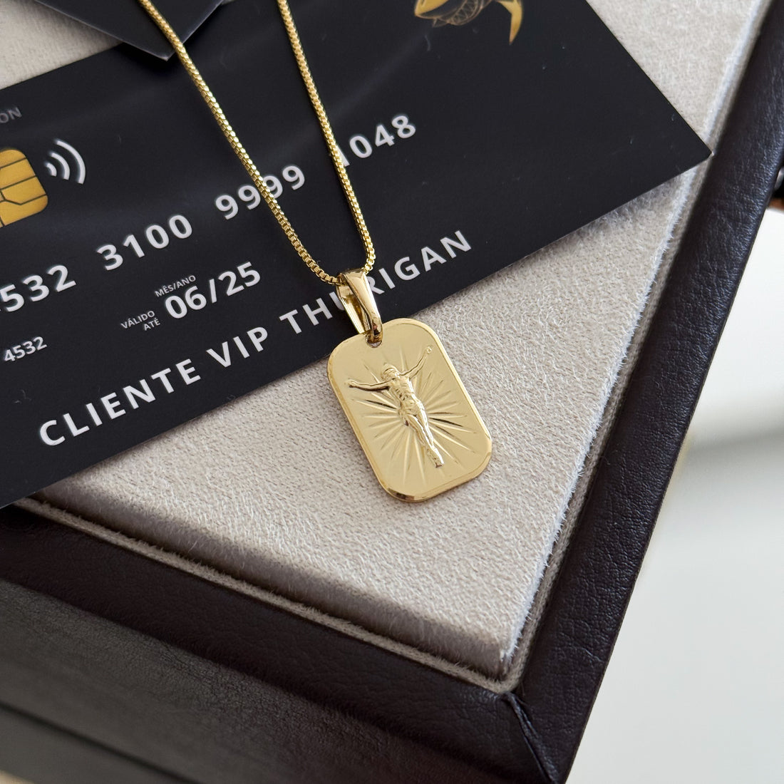 Pingente Plaquinha Jesus 2x1,3cm Banhado A Ouro 18k