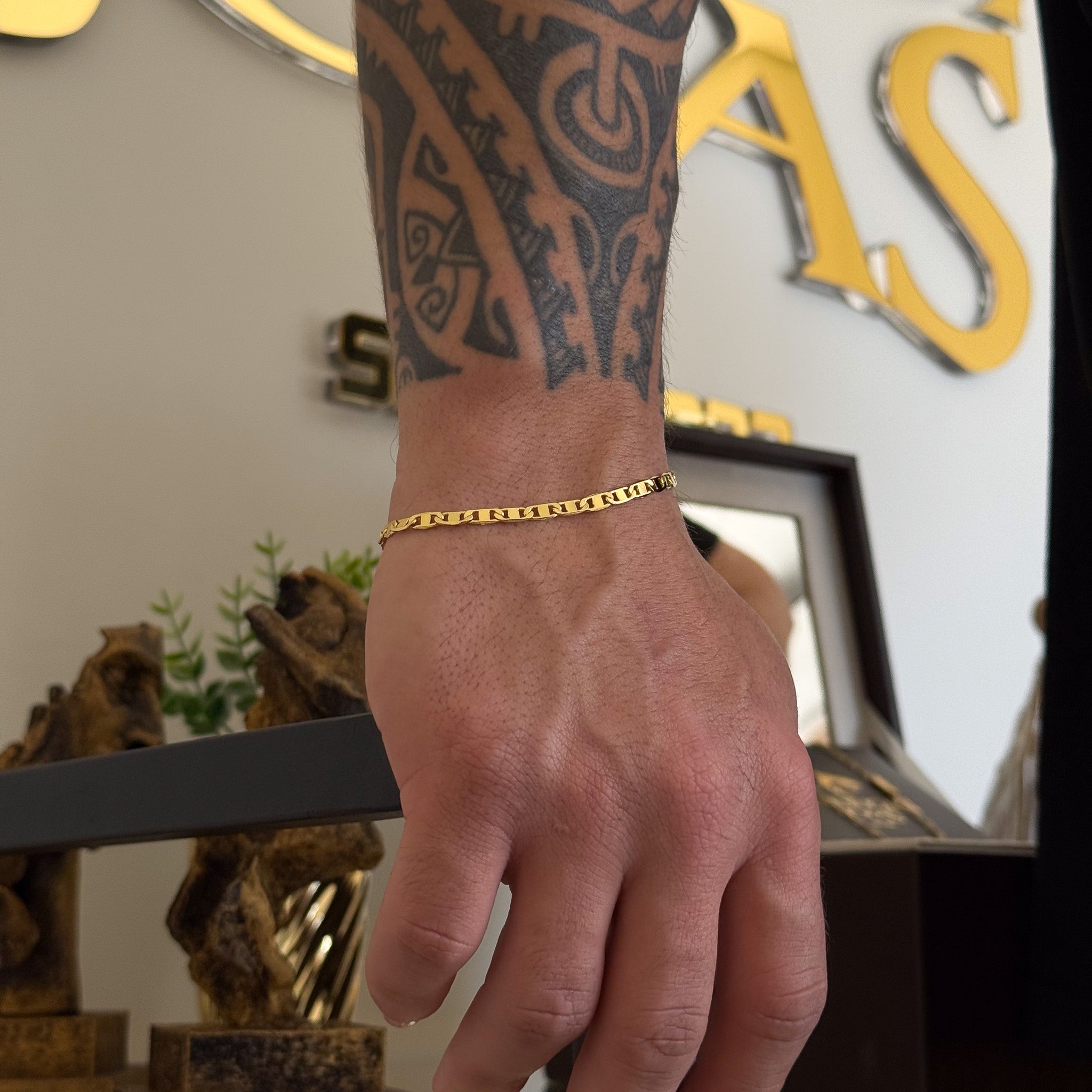 Colar Crucifixo Jesus Na Cruz 3D - Corrente 3 Por 1 Fígaro e Pulseira Piastrine Banhado A Ouro 18k