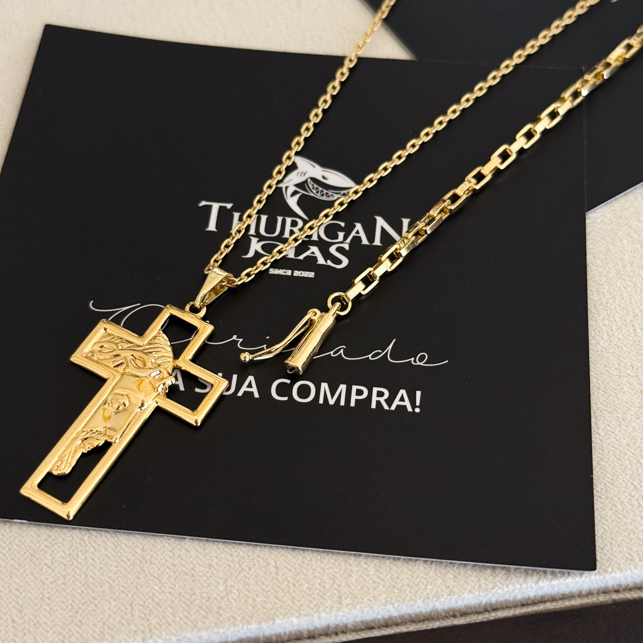 Colar Crucifixo Com Jesus Vazado - Corrente Cadeado e Pulseira Veneziana Banhado A Ouro 18k