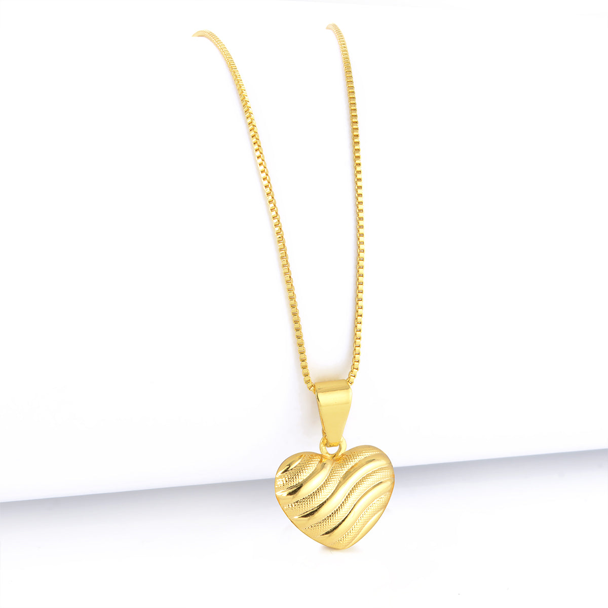 Pingente Coração Detalhado 1,5x1,6cm Banhado A Ouro 18k